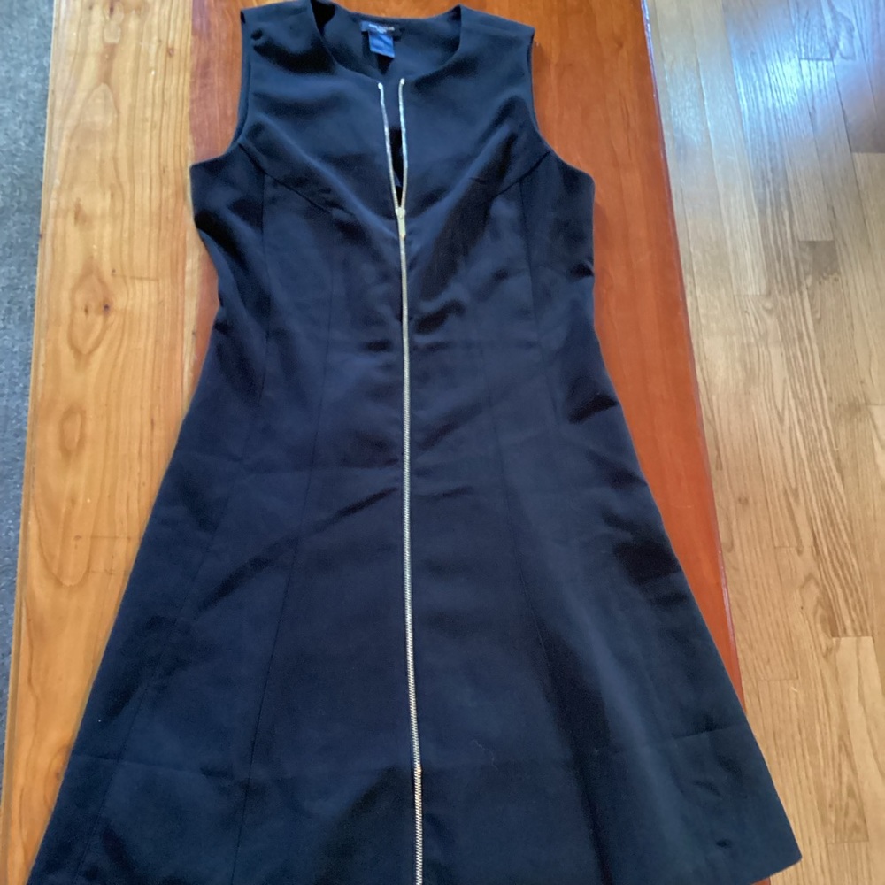 Black front zipper sleeveless sheath dress